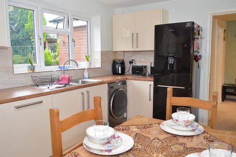 25 Amberwood, Chadderton, Oldham, OL9 9SG