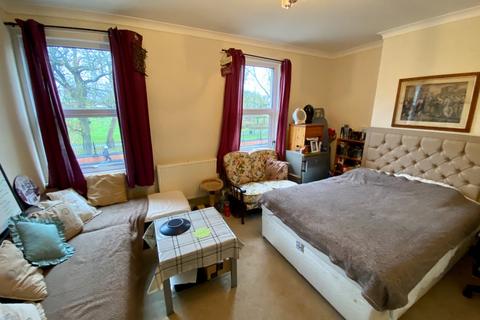 121 Faringdon Road, Swindon, SN1 5DJ