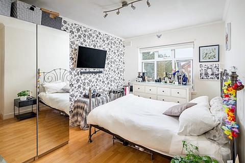 2 Anne Way, Ilford, IG6 2TT