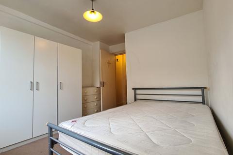 2 bedroom apartment to rent, Belton Road, London, NW2 5PE