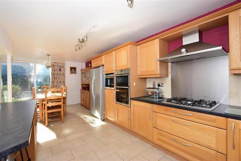 10 Punch Croft, New Ash Green, Longfield, DA3 8HP
