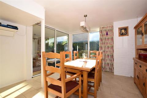 10 Punch Croft, New Ash Green, Longfield, DA3 8HP