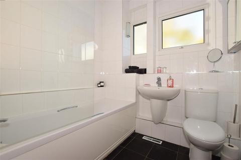10 Punch Croft, New Ash Green, Longfield, DA3 8HP