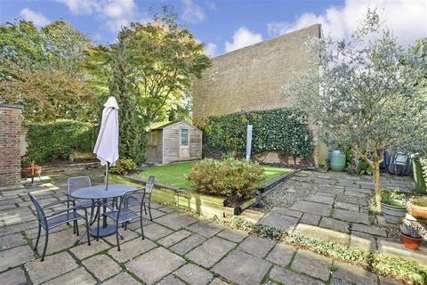 10 Punch Croft, New Ash Green, Longfield, DA3 8HP