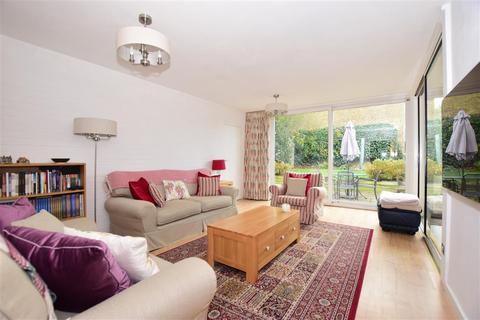 10 Punch Croft, New Ash Green, Longfield, DA3 8HP