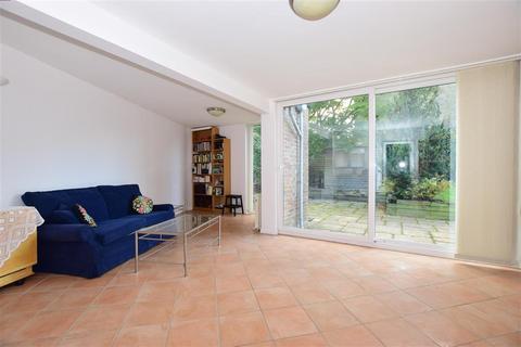 10 Punch Croft, New Ash Green, Longfield, DA3 8HP