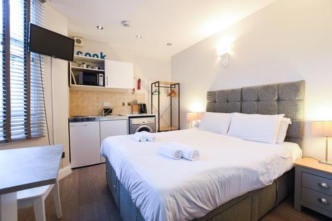 Studio to rent, Castletown Road, West Kensington W14