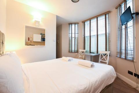 Studio to rent, Castletown Road, West Kensington W14