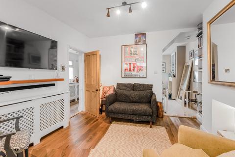 21 Hawks Road, Kingston Upon Thames, KT1 3DS