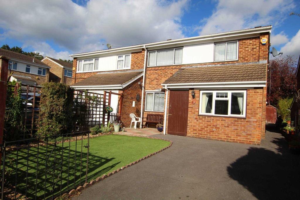 Thetford Mews, Caversham Park... 4 bed semidetached house £365,000