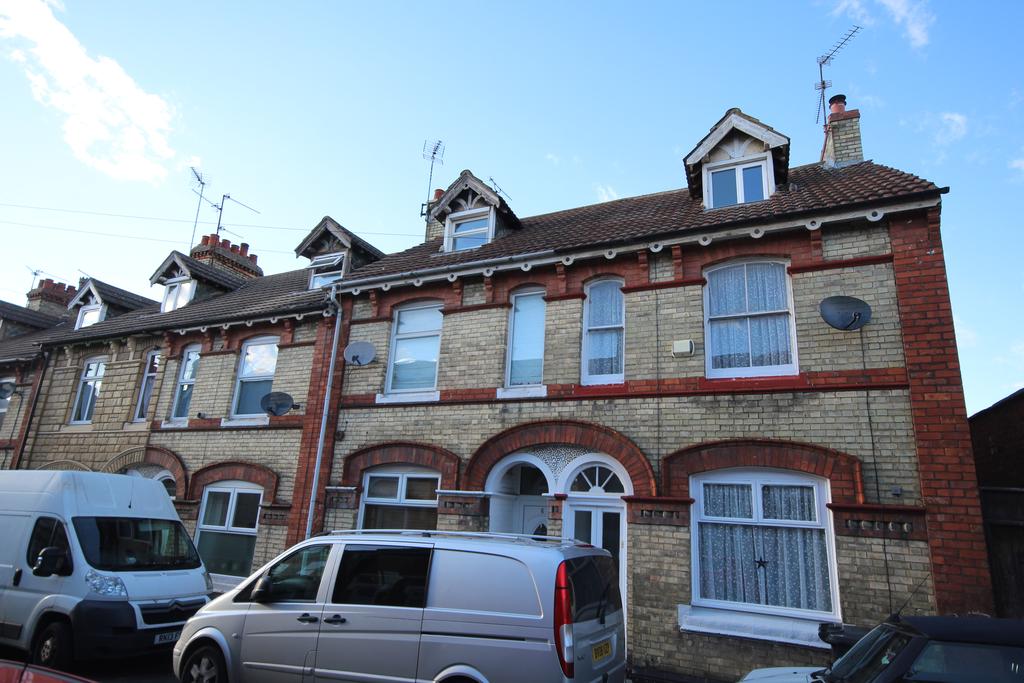 Oxford Street, Kettering 3 bed terraced house £140,000