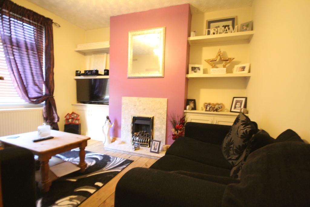 Oxford Street, Kettering 3 bed terraced house £140,000