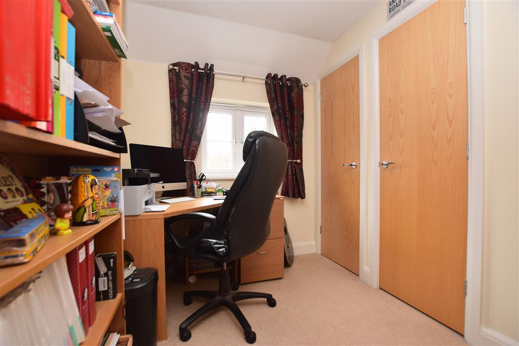 Bedroom 3 / Study