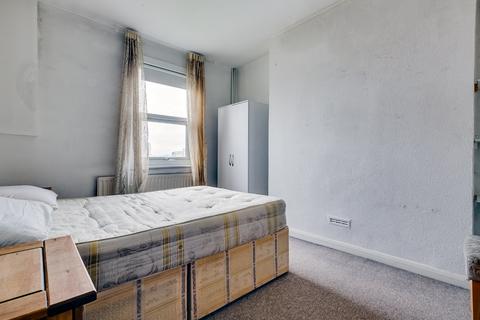 3 bedroom maisonette for sale, Cologne Road, Battersea, London