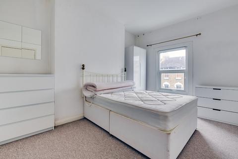 3 bedroom maisonette for sale, Cologne Road, Battersea, London