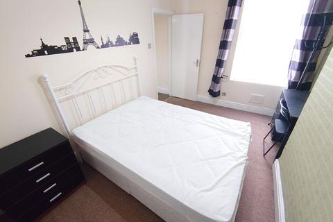 3 bedroom terraced house to rent, Romer Road, Liverpool