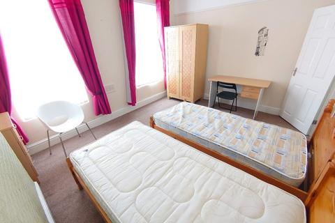 3 bedroom terraced house to rent, Romer Road, Liverpool