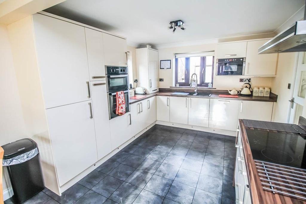 Kitchen / Diner pic