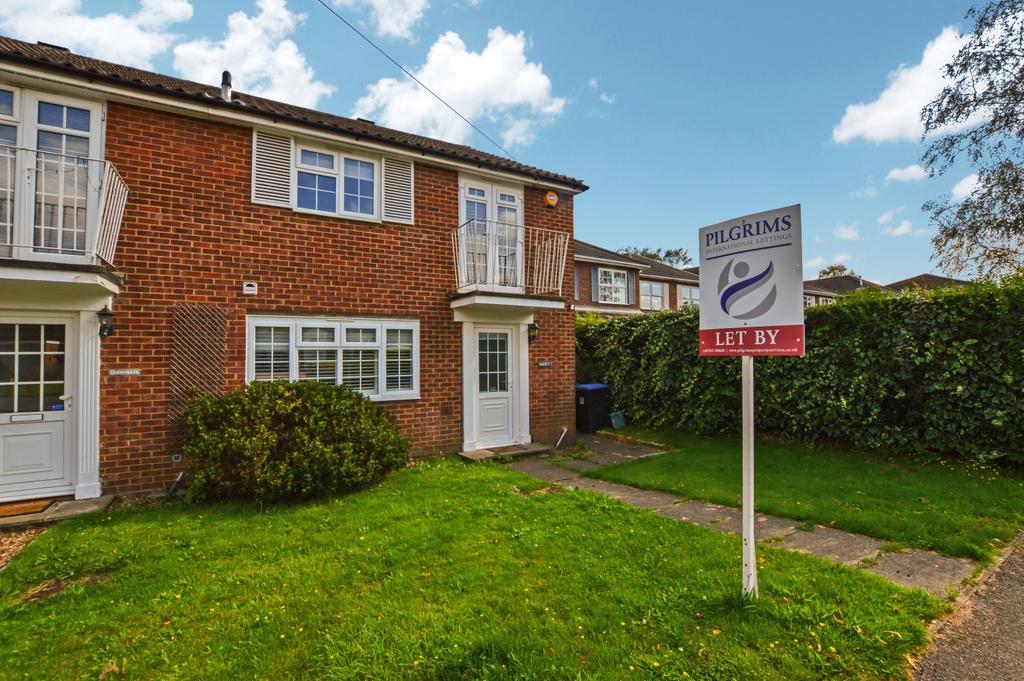 Madeira Road, West Byfleet, Surrey, KT14 3 bed semidetached house £