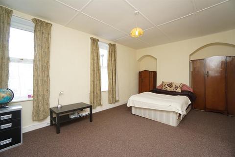 74 Glen Road, Sheffield, S7 1RB
