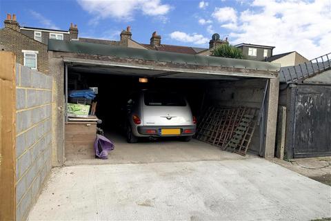 14 Hurst Road, Erith, DA8 3EG