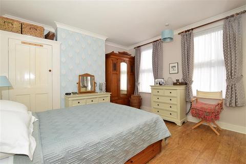 14 Hurst Road, Erith, DA8 3EG