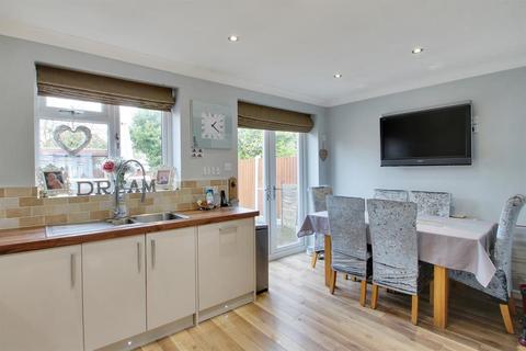 18 Ridgeway East, Sidcup, DA15 8RZ