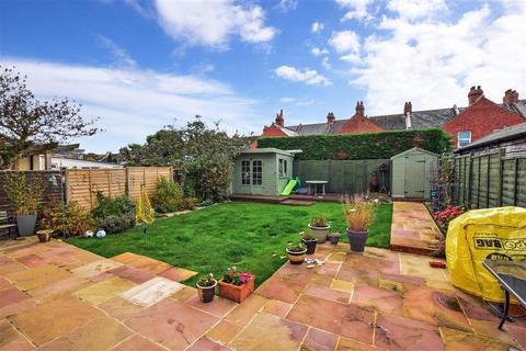 5 Ilex Road, Folkestone, CT19 4QA