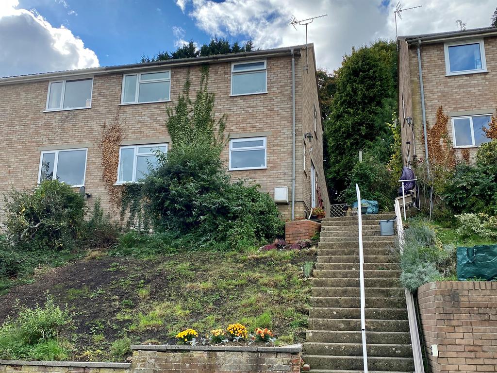 Everlands, Cam, Dursley, GL11 5NL 3 bed semidetached house £229,950