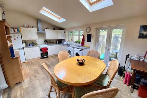 74 Everlands, Cam, Dursley, GL11 5NL