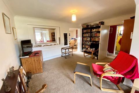 74 Everlands, Cam, Dursley, GL11 5NL