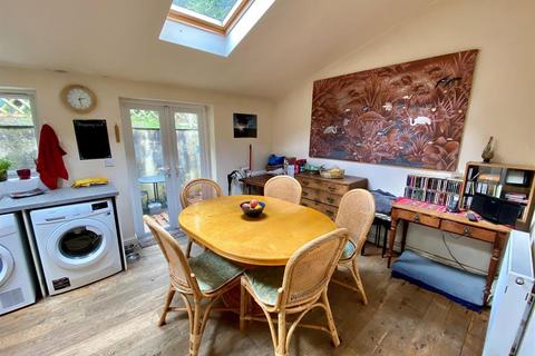 74 Everlands, Cam, Dursley, GL11 5NL