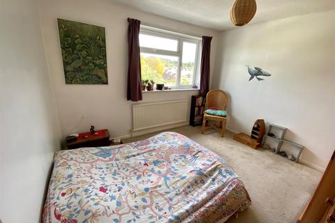 74 Everlands, Cam, Dursley, GL11 5NL