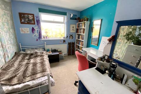 74 Everlands, Cam, Dursley, GL11 5NL