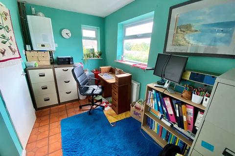 74 Everlands, Cam, Dursley, GL11 5NL