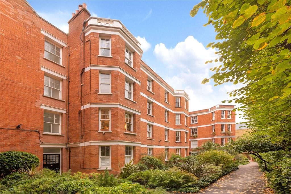 York House, 14 Highbury Crescent, London 2 bed flat - £1,150,000