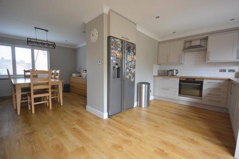 4 bedroom semi-detached house to rent, Hawkenbury Close, Tunbridge Wells