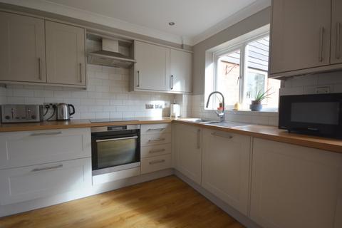 4 bedroom semi-detached house to rent, Hawkenbury Close, Tunbridge Wells