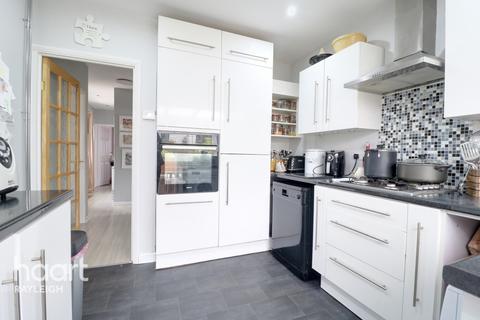 21 Boleyn Close, Leigh-on-sea, SS9 5AY