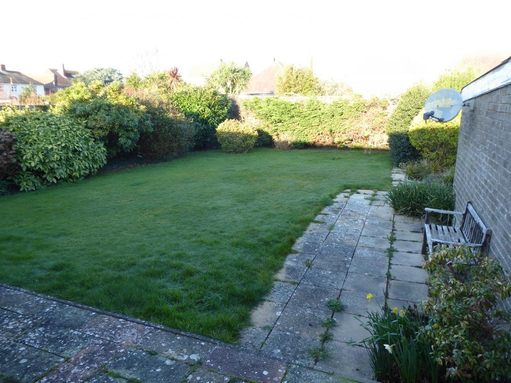 Westminster Drive, Bognor Regis, PO21 2 bed detached bungalow £1,100