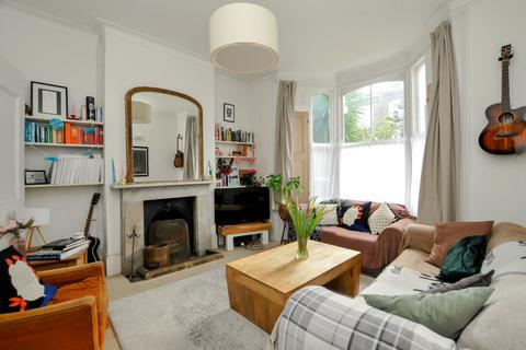 3 bedroom terraced house to rent, Dynevor Road, Stoke Newington