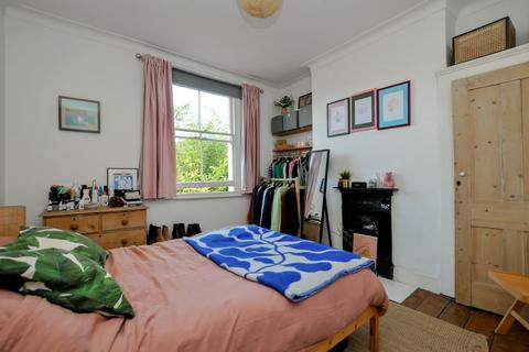 3 bedroom terraced house to rent, Dynevor Road, Stoke Newington