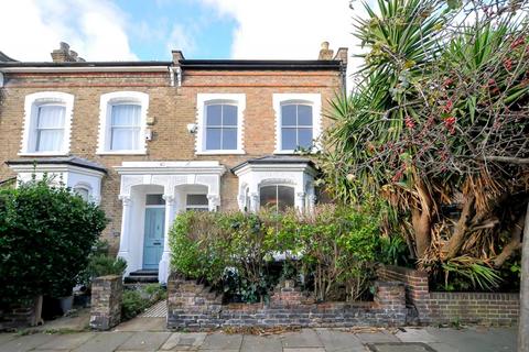 3 bedroom terraced house to rent, Dynevor Road, Stoke Newington