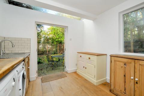 3 bedroom terraced house to rent, Dynevor Road, Stoke Newington