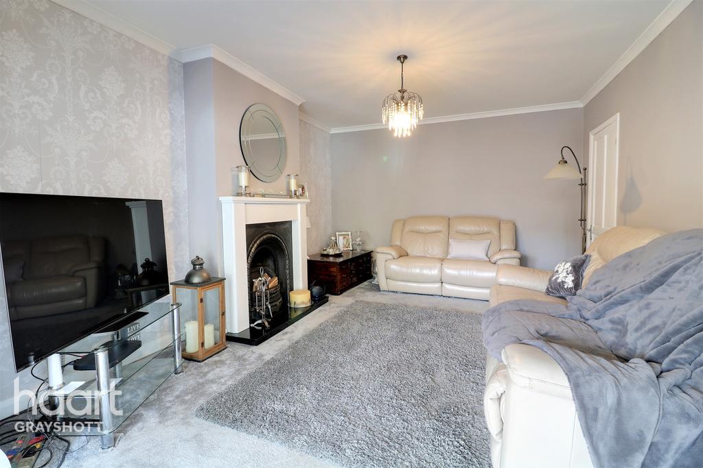 Hammer Lane, Haslemere 4 bed chalet £475,000