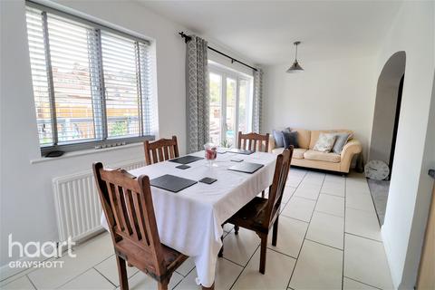22 Hammer Lane, Haslemere, GU27 3QS