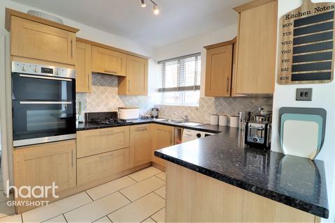 22 Hammer Lane, Haslemere, GU27 3QS