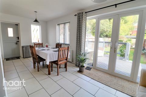 22 Hammer Lane, Haslemere, GU27 3QS