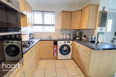 22 Hammer Lane, Haslemere, GU27 3QS