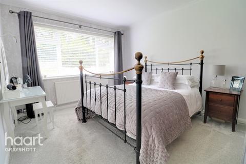 22 Hammer Lane, Haslemere, GU27 3QS